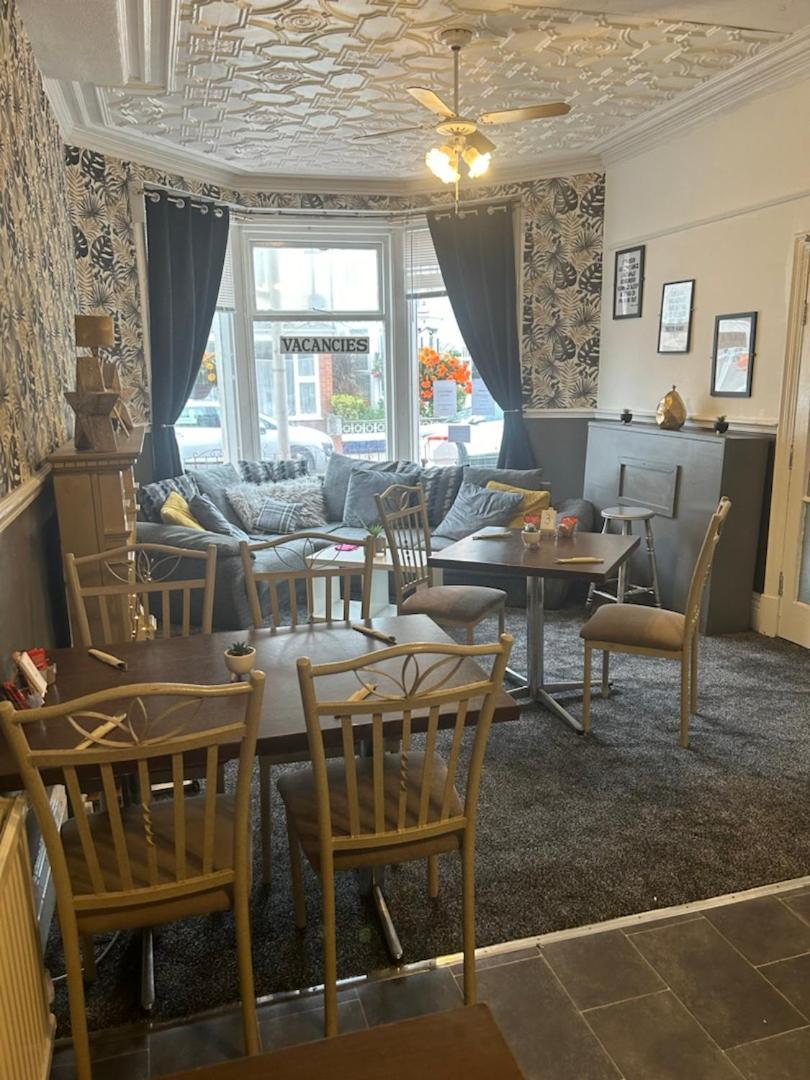 Myroomz Golden * Blackpool